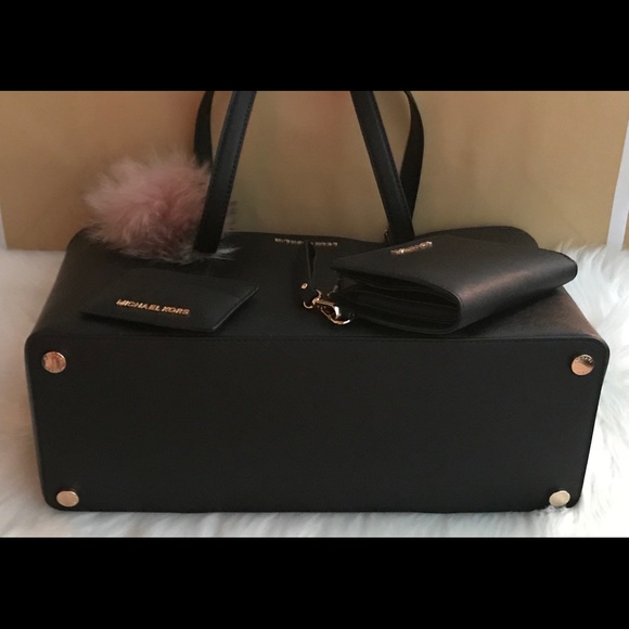 🌷MICHAEL KORS Large Black Saffiano Tote Set🌷 - Picture 3 of 7